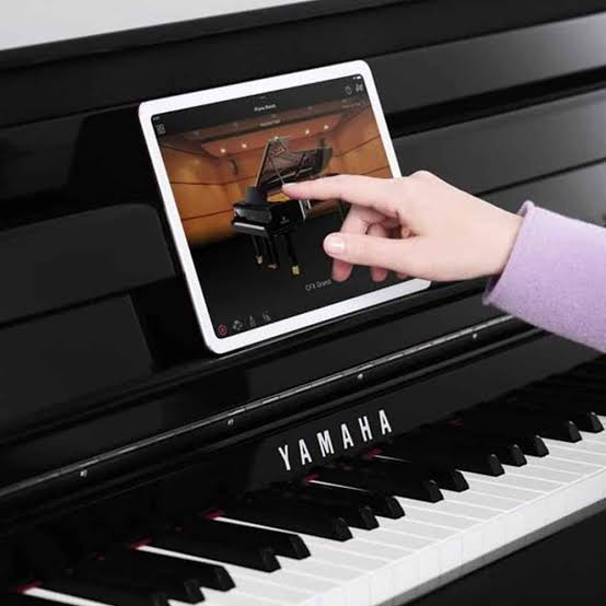 Yamaha Clavinova CLP-885 digital piano